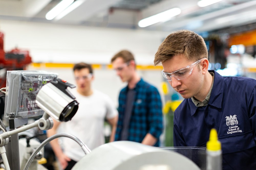 Heavy machinery components and precision industrial engineering
